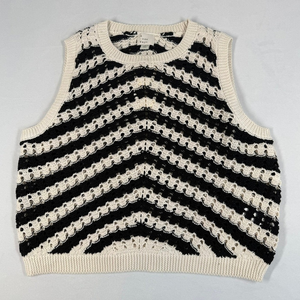 a new day Womens Sweater Vest Small Black Cream Chevron Crochet Knit